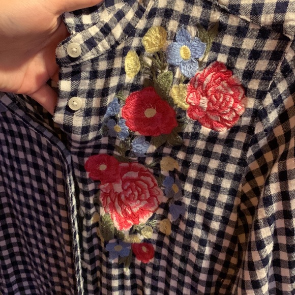 Embroidered Floral Flannel - Size small - Picture 3 of 3